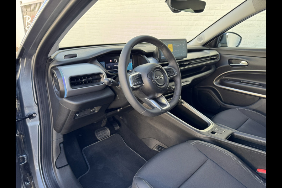 Jeep Avenger Summit 54 kWh Clima Camera Carplay PDC voor en achter Half Leder