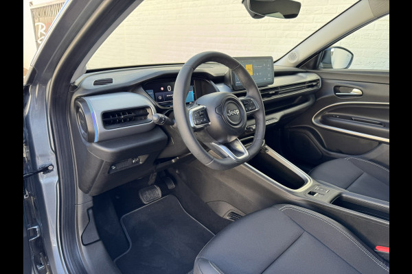 Jeep Avenger Summit 54 kWh Clima Camera Carplay PDC voor en achter Half Leder
