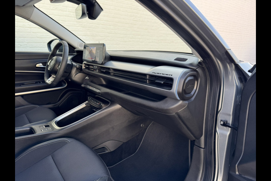 Jeep Avenger Summit 54 kWh Clima Camera Carplay PDC voor en achter Half Leder