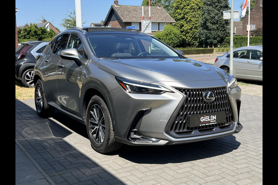 Lexus NX 450h+ AWD Luxury Line | Eerste eigenaar, Trekhaak, Panoramadak, Stoelverwarming, 360 Camera, 1500KG Trekgewicht