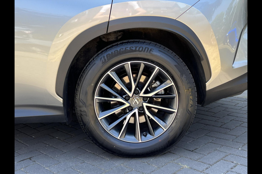 Lexus NX 450h+ AWD Luxury Line | Eerste eigenaar, Trekhaak, Panoramadak, Stoelverwarming, 360 Camera, 1500KG Trekgewicht