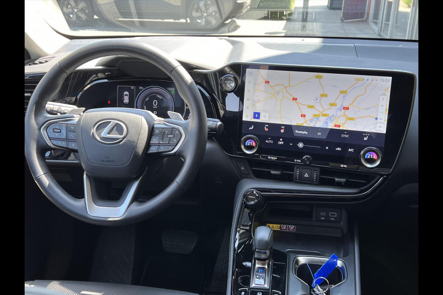 Lexus NX 450h+ AWD Luxury Line | Eerste eigenaar, Trekhaak, Panoramadak, Stoelverwarming, 360 Camera, 1500KG Trekgewicht