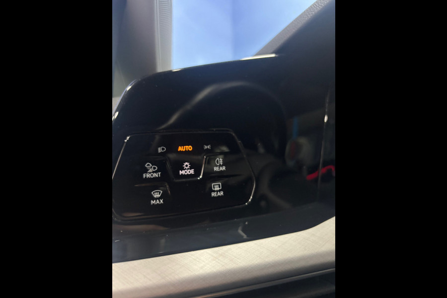Volkswagen Golf 1.5 TSI Life Navi | Clima | Cruise | PDC