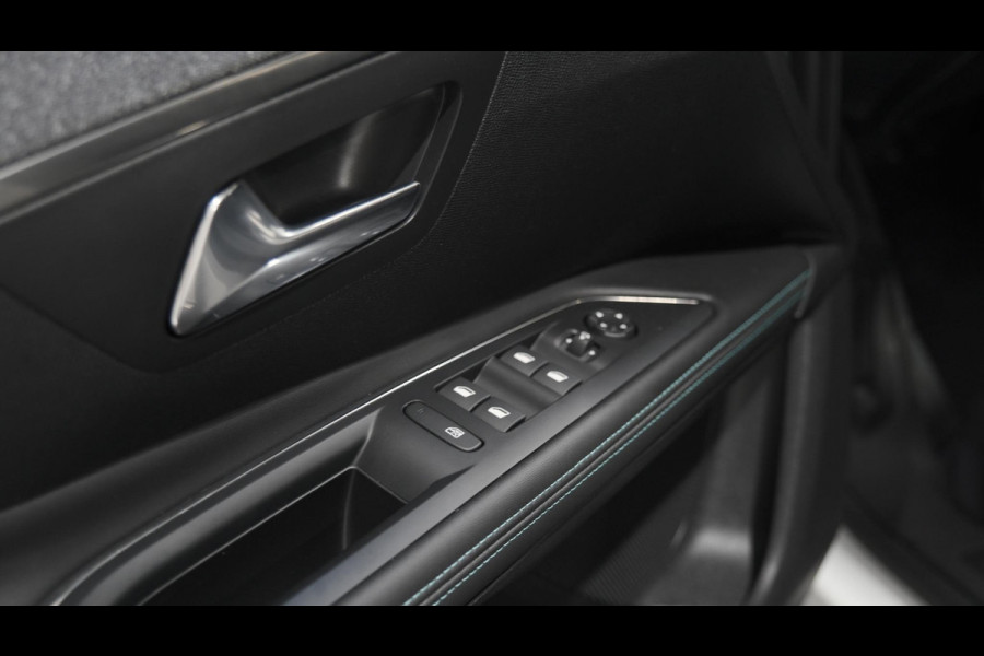 Peugeot 5008 PureTech 130 EAT8 Allure Pack Business | Trekhaak | Elektronische Kofferklep | Camera | Dodehoekdetectie | Apple Carplay