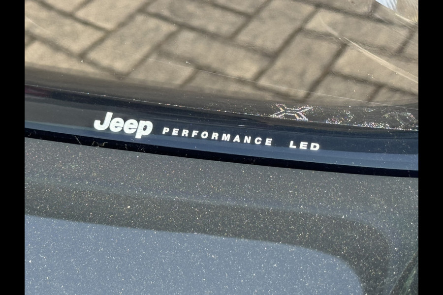 Jeep Avenger Summit 54 kWh Clima Camera Carplay PDC voor en achter Half Leder