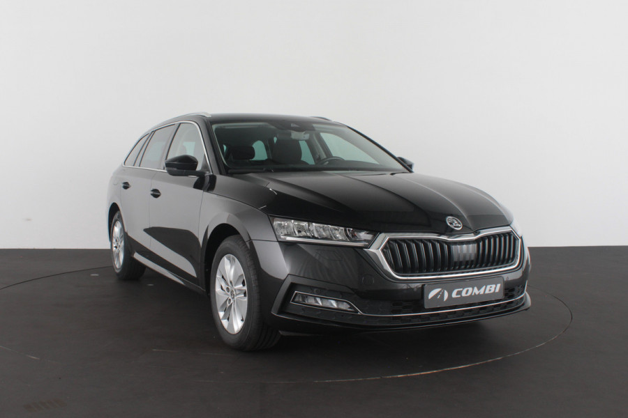 Škoda Octavia Combi 1.0 e-TSI Ambition > Camera/Parkeersensor v + a/Sfeerverlichting...