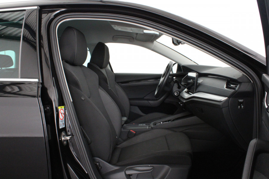 Škoda Octavia Combi 1.0 e-TSI Ambition > Camera/Parkeersensor v + a/Sfeerverlichting...