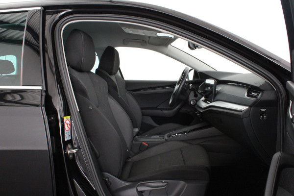 Škoda Octavia Combi 1.0 e-TSI Ambition > Camera/Parkeersensor v + a/Sfeerverlichting...