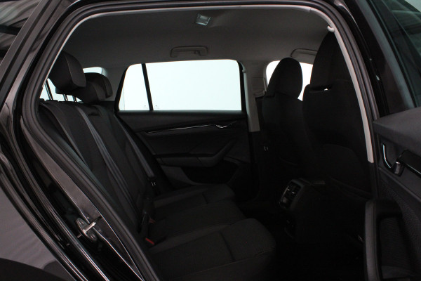 Škoda Octavia Combi 1.0 e-TSI Ambition > Camera/Parkeersensor v + a/Sfeerverlichting...