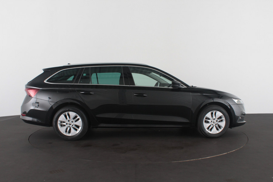 Škoda Octavia Combi 1.0 e-TSI Ambition > Camera/Parkeersensor v + a/Sfeerverlichting...