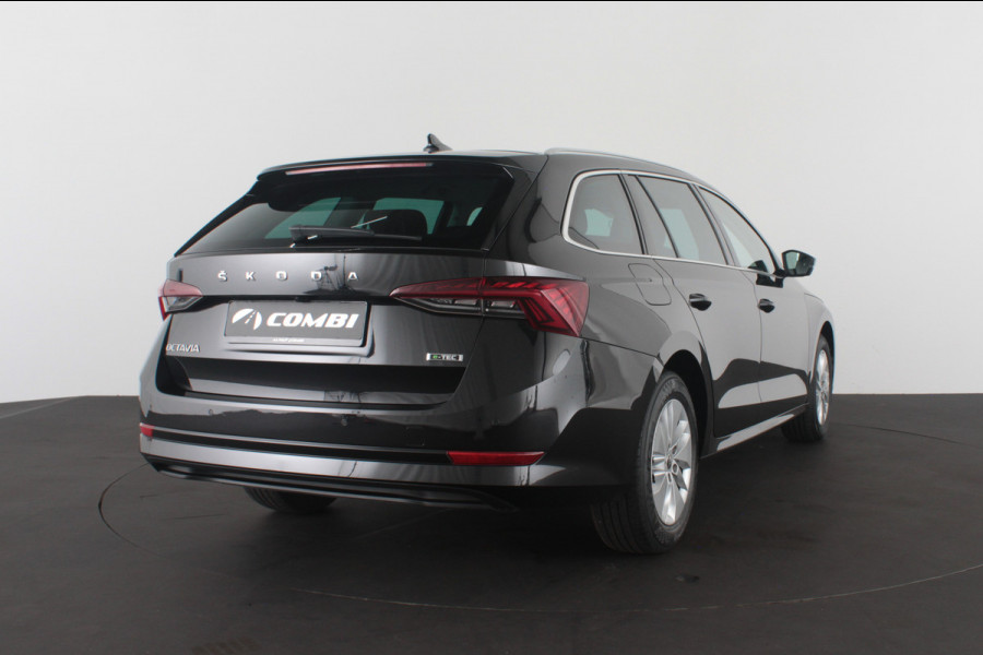 Škoda Octavia Combi 1.0 e-TSI Ambition > Camera/Parkeersensor v + a/Sfeerverlichting...