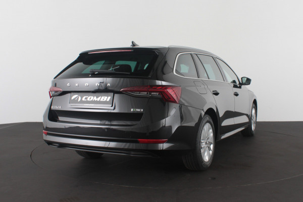 Škoda Octavia Combi 1.0 e-TSI Ambition > Camera/Parkeersensor v + a/Sfeerverlichting...