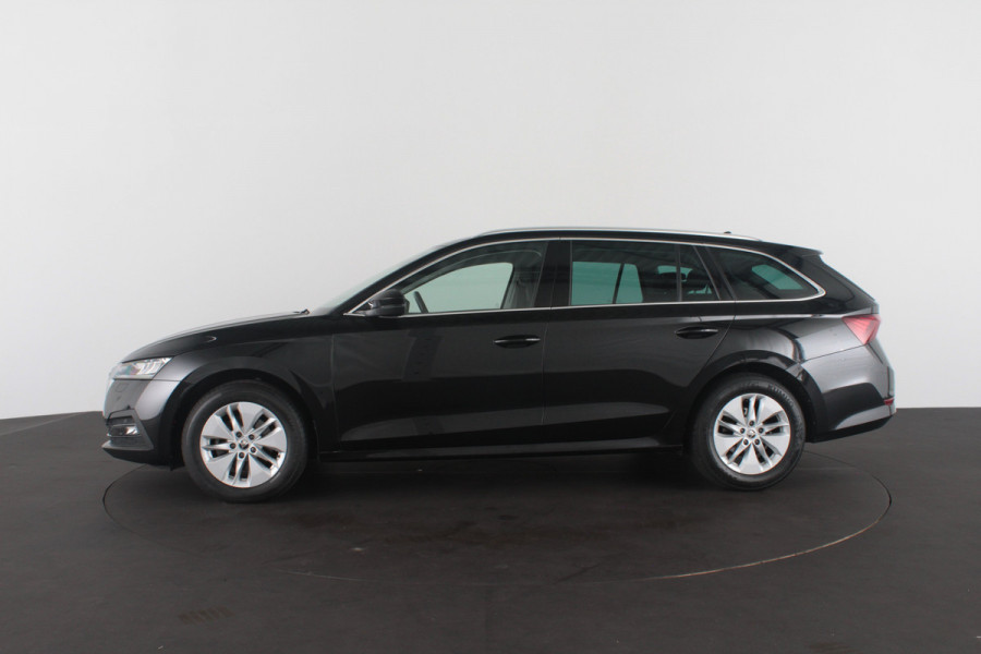 Škoda Octavia Combi 1.0 e-TSI Ambition > Camera/Parkeersensor v + a/Sfeerverlichting...