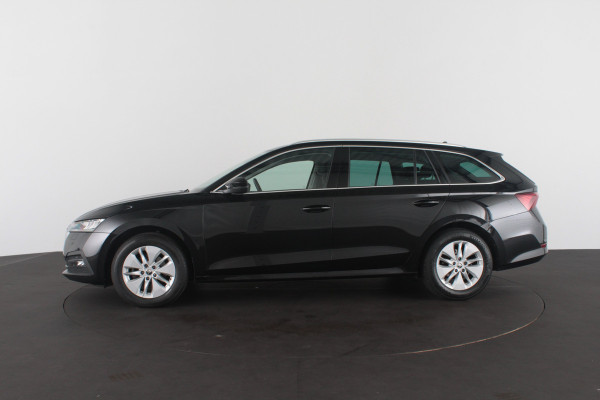 Škoda Octavia Combi 1.0 e-TSI Ambition > Camera/Parkeersensor v + a/Sfeerverlichting...