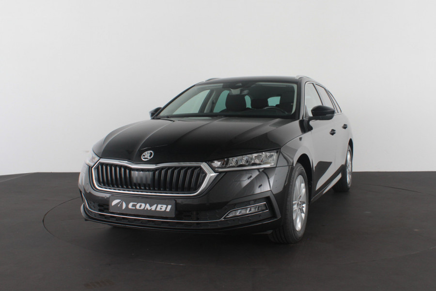 Škoda Octavia Combi 1.0 e-TSI Ambition > Camera/Parkeersensor v + a/Sfeerverlichting...