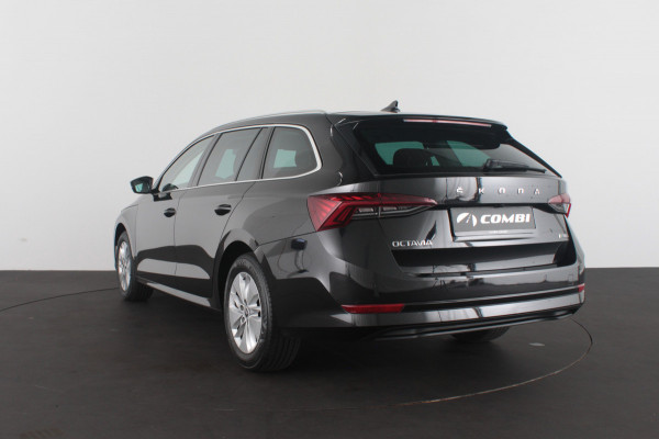 Škoda Octavia Combi 1.0 e-TSI Ambition > Camera/Parkeersensor v + a/Sfeerverlichting...