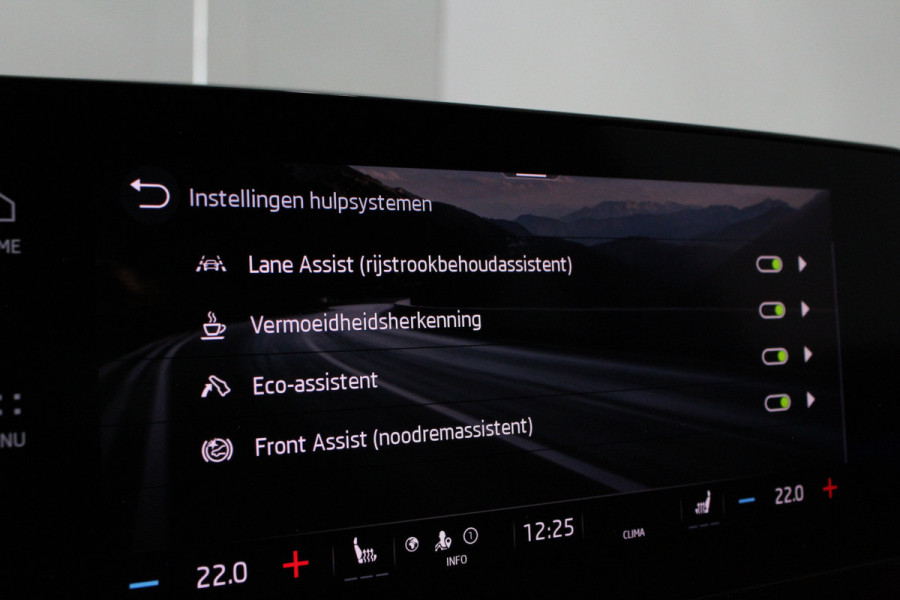 Škoda Octavia Combi 1.0 e-TSI Ambition > Camera/Parkeersensor v + a/Sfeerverlichting...
