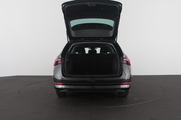 Škoda Octavia Combi 1.0 e-TSI Ambition > Camera/Parkeersensor v + a/Sfeerverlichting...
