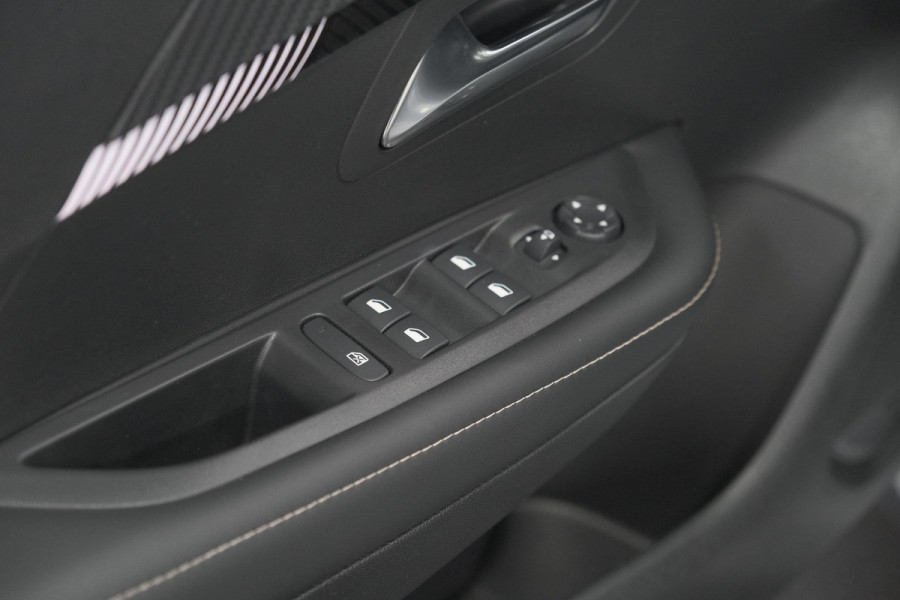 Peugeot 208 1.2 Hybrid 110 e-DCS6 Allure | Apple Carplay | Parkeersensoren Voor + Achter | Climate Control