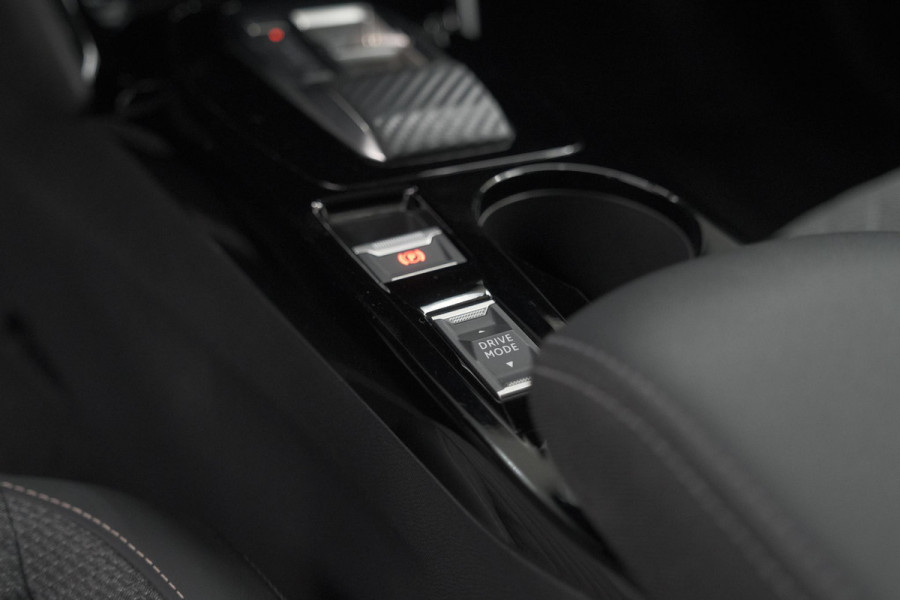 Peugeot 208 1.2 Hybrid 110 e-DCS6 Allure | Apple Carplay | Parkeersensoren Voor + Achter | Climate Control