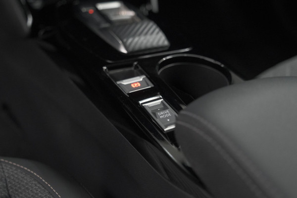 Peugeot 208 1.2 Hybrid 110 e-DCS6 Allure | Apple Carplay | Parkeersensoren Voor + Achter | Climate Control