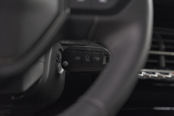 Peugeot 208 1.2 Hybrid 110 e-DCS6 Allure | Apple Carplay | Parkeersensoren Voor + Achter | Climate Control