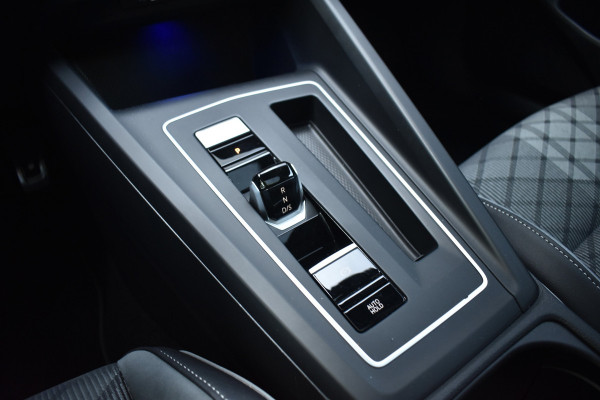 Volkswagen Golf 1.5 eTSI R-Line | Pano | Harman/Kardon | Matrix LED | ACC | Sfeerverlichting | Stuur + Stuurverwarming | Camera |