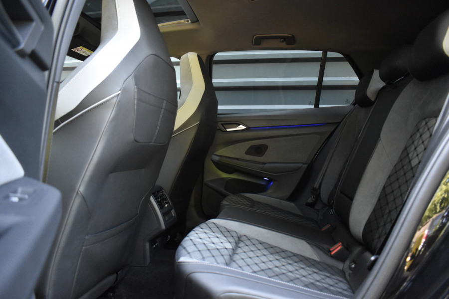 Volkswagen Golf 1.5 eTSI R-Line | Pano | Harman/Kardon | Matrix LED | ACC | Sfeerverlichting | Stuur + Stuurverwarming | Camera |