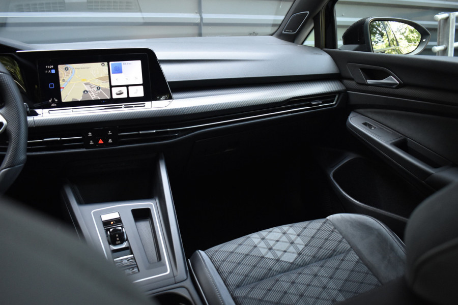 Volkswagen Golf 1.5 eTSI R-Line | Pano | Harman/Kardon | Matrix LED | ACC | Sfeerverlichting | Stuur + Stuurverwarming | Camera |