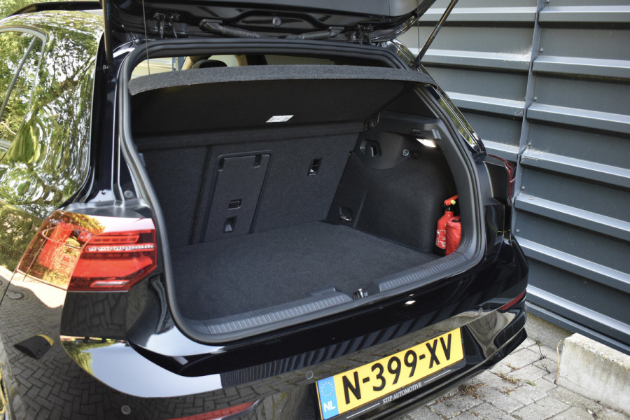 Volkswagen Golf 1.5 eTSI R-Line | Pano | Harman/Kardon | Matrix LED | ACC | Sfeerverlichting | Stuur + Stuurverwarming | Camera |
