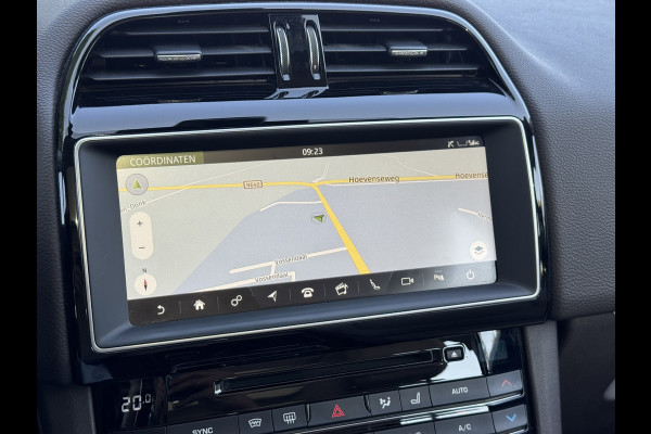 Jaguar F-Pace 2.0 Portfolio AWD 25t | Pano, Leder, Navi, Stoel+Stuurverw., Trekh., Carplay/Android | NAP | Dealeronderhouden |