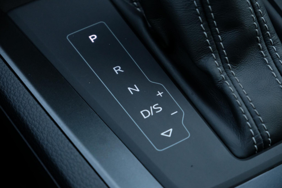 Audi Q3 45 TFSI e S edition 245 PK | Panoramadak | Sonos | Elektrische Klep | Camera | Alcantara bekleding | Stoelverwarming | Dodehoek Sensoren | 20 Inch |