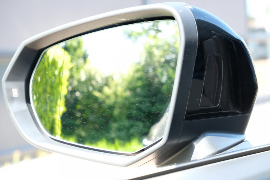 Audi Q3 45 TFSI e S edition 245 PK | Panoramadak | Sonos | Elektrische Klep | Camera | Alcantara bekleding | Stoelverwarming | Dodehoek Sensoren | 20 Inch |