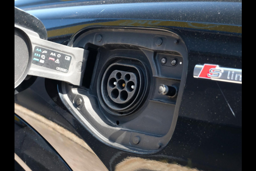 Audi Q3 45 TFSI e S edition 245 PK | Panoramadak | Sonos | Elektrische Klep | Camera | Alcantara bekleding | Stoelverwarming | Dodehoek Sensoren | 20 Inch |