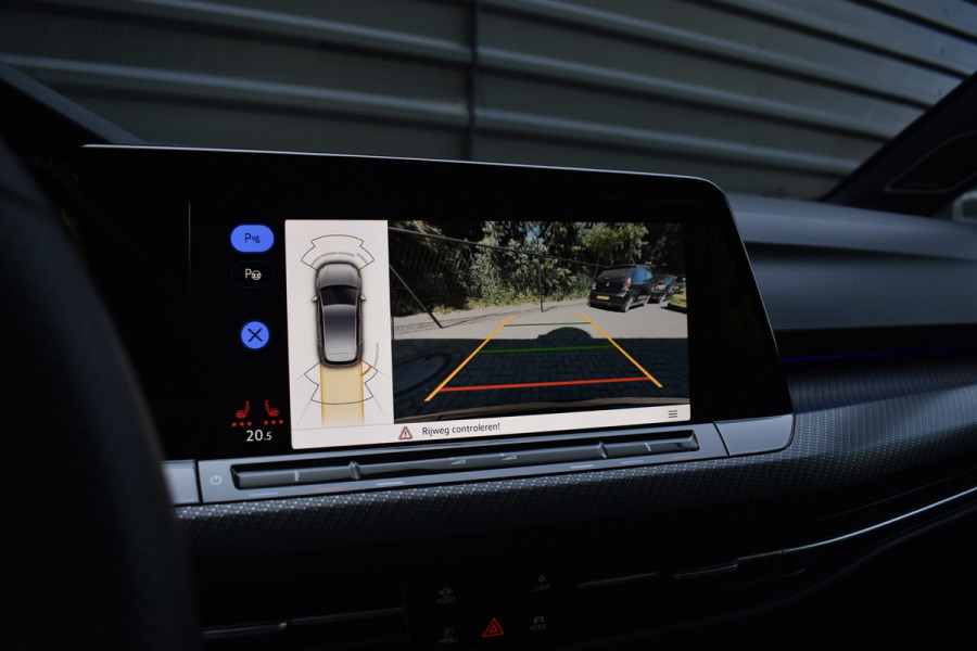 Volkswagen Golf 1.5 eTSI R-Line | Pano | Harman/Kardon | Matrix LED | ACC | Sfeerverlichting | Stuur + Stuurverwarming | Camera |