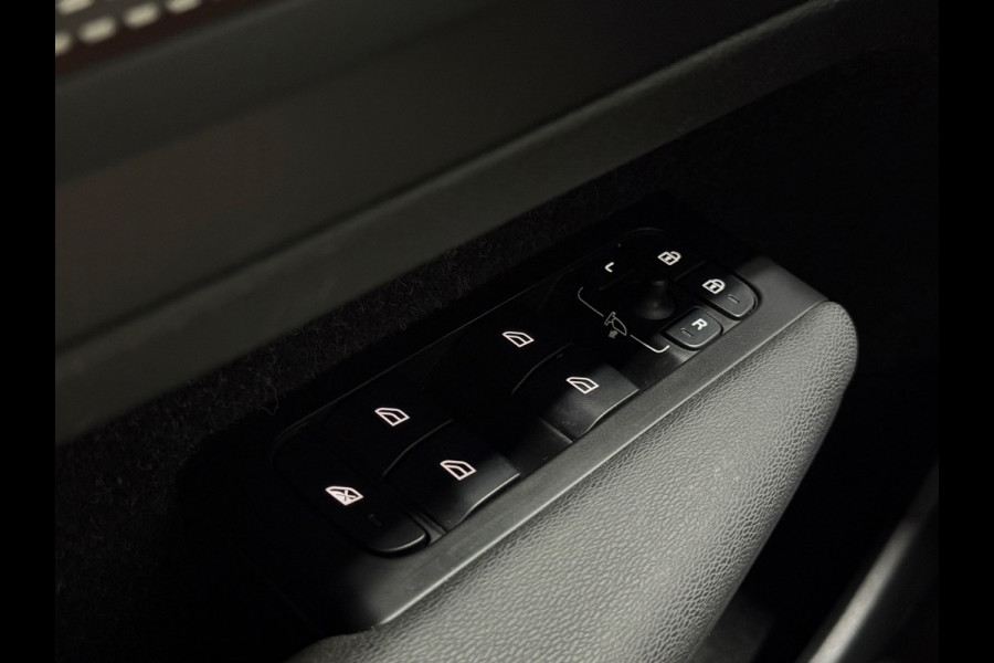 Volvo XC40 T5 Recharge R-Design Pano Camera Led Acc Hud Pdc Harman/Kardon Keyless Stoelverw & Stuur