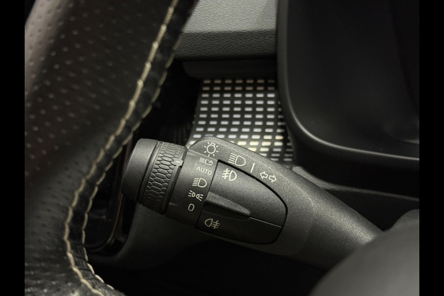 Volvo XC40 T5 Recharge R-Design Pano Camera Led Acc Hud Pdc Harman/Kardon Keyless Stoelverw & Stuur