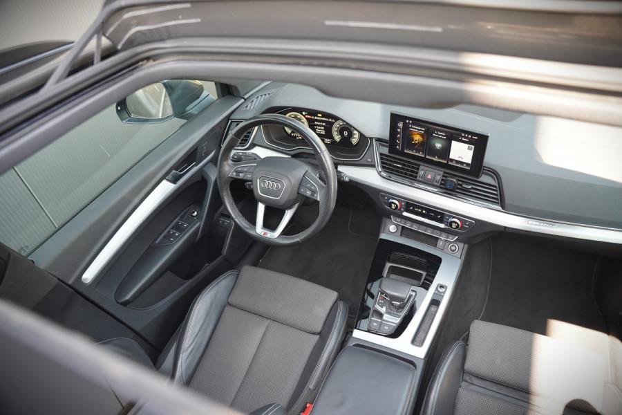 Audi Q5 50 TFSI e S edition S-Line | Panoramadak | Adaptive Cruise Control | Stoelverwarming | Ambiance Verlichting | Camera | Navigatie | Apple Carplay | Keyless | Trekhaak | SOH 92%