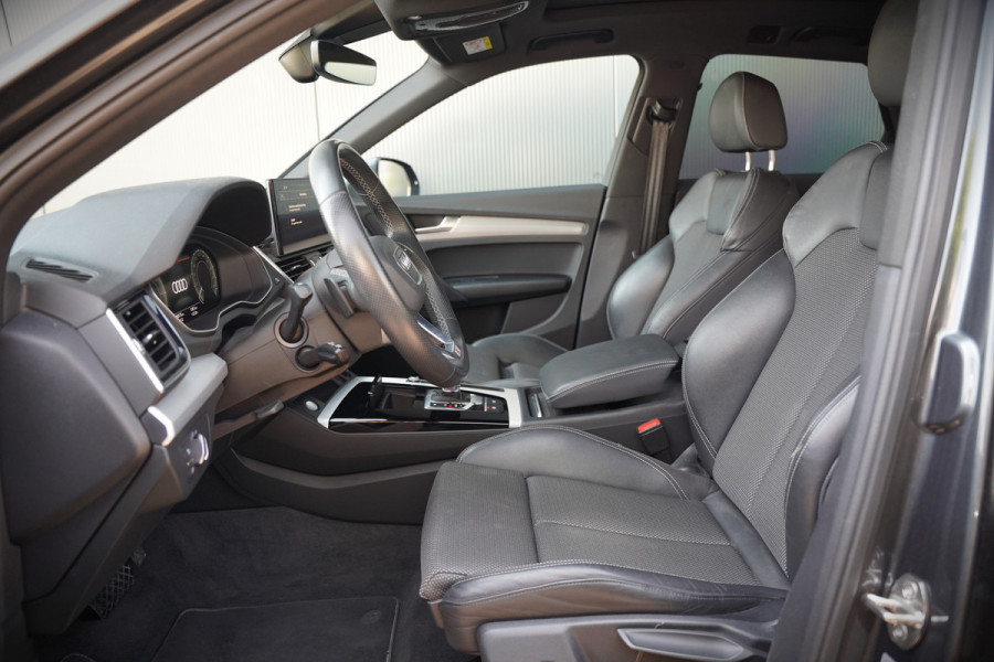 Audi Q5 50 TFSI e S edition S-Line | Panoramadak | Adaptive Cruise Control | Stoelverwarming | Ambiance Verlichting | Camera | Navigatie | Apple Carplay | Keyless | Trekhaak | SOH 92%