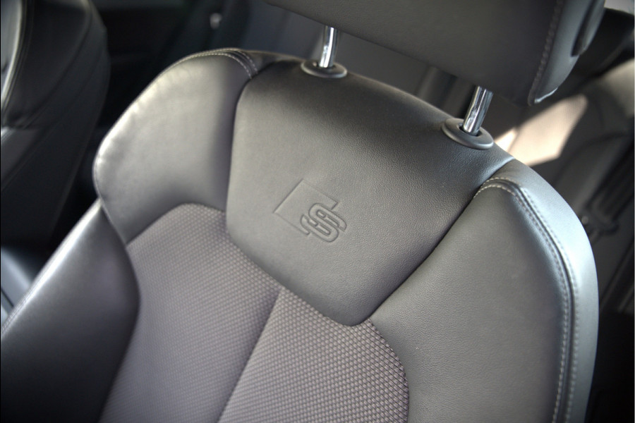 Audi Q5 50 TFSI e S edition S-Line | Panoramadak | Adaptive Cruise Control | Stoelverwarming | Ambiance Verlichting | Camera | Navigatie | Apple Carplay | Keyless | Trekhaak | SOH 92%