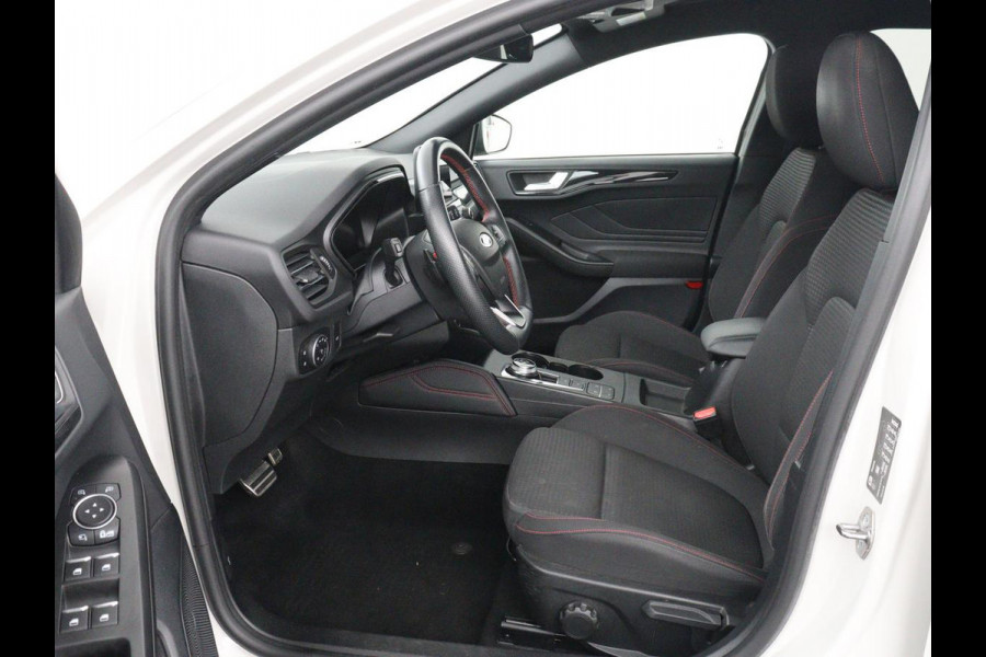 Ford Focus 1.5 EcoBoost ST Line X Business | Virtual | Cruise | Virtual | Cruise control | Lane assist | Camera | DAB | Climate control | Elektrische kofferklep | Navigatie | Bluetooth | Carplay