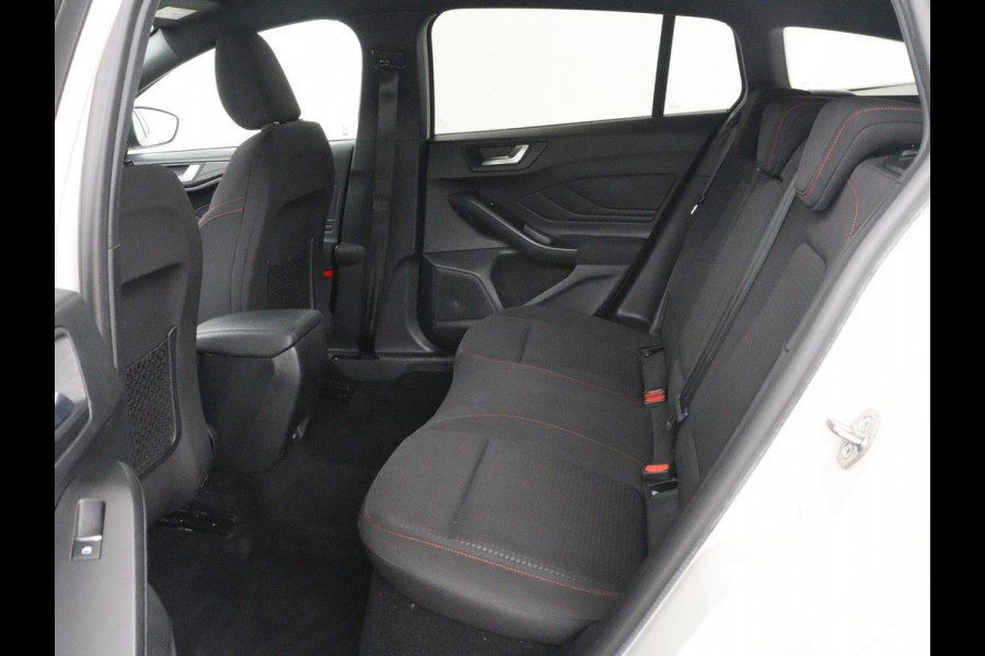 Ford Focus 1.5 EcoBoost ST Line X Business | Virtual | Cruise | Virtual | Cruise control | Lane assist | Camera | DAB | Climate control | Elektrische kofferklep | Navigatie | Bluetooth | Carplay