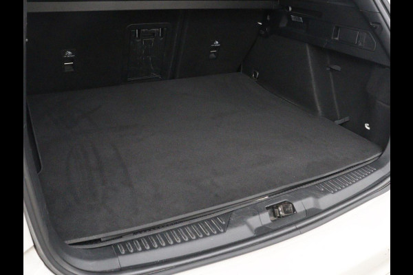 Ford Focus 1.5 EcoBoost ST Line X Business | Virtual | Cruise | Virtual | Cruise control | Lane assist | Camera | DAB | Climate control | Elektrische kofferklep | Navigatie | Bluetooth | Carplay