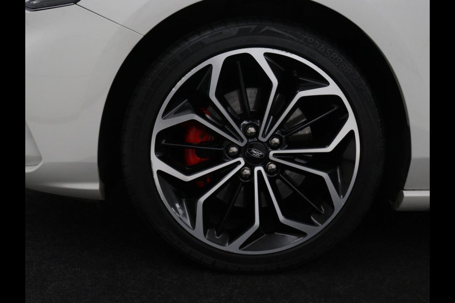 Ford Focus 1.5 EcoBoost ST Line X Business | Virtual | Cruise | Virtual | Cruise control | Lane assist | Camera | DAB | Climate control | Elektrische kofferklep | Navigatie | Bluetooth | Carplay