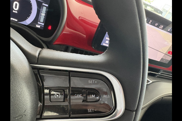 Fiat 500 RED 24 kWh Achteruitrijcamera - Apple carplay - Navigatie - Parkeersensor achter - Draadloze telefoonoplader - Airco - Bluetooth - Cruise control - Keyless start - Radio - Stuur multifunctioneel - Elektrische ramen - Led verlichting - Licht metalen velgen 16 inch