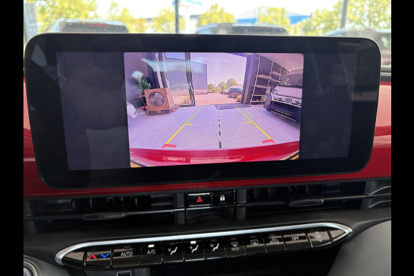 Fiat 500 RED 24 kWh Achteruitrijcamera - Apple carplay - Navigatie - Parkeersensor achter - Draadloze telefoonoplader - Airco - Bluetooth - Cruise control - Keyless start - Radio - Stuur multifunctioneel - Elektrische ramen - Led verlichting - Licht metalen velgen 16 inch