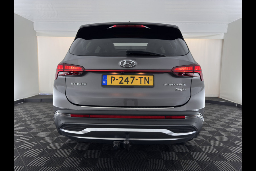 Hyundai Santa Fe 1.6 T-GDI Comfort Smart Sky AWD [ 7-Pers. ] {SoH-100%} (Plug-In) (INCL-BTW) *PANO | LEATHER | FULL-LED | ADAPTIVE-CRUISE | BLINDSPOT | MEMORY-PACK | DIGI-COCKPIT | SHIFTPADDLES | PRIVACYGLASS | NAVI-FULLMAP | KEYLESS | TOWBAR | CARBON | 19''ALU*