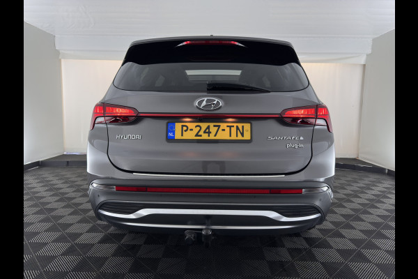 Hyundai Santa Fe 1.6 T-GDI Comfort Smart Sky AWD [ 7-Pers. ] {SoH-100%} (Plug-In) (INCL-BTW) *PANO | LEATHER | FULL-LED | ADAPTIVE-CRUISE | BLINDSPOT | MEMORY-PACK | DIGI-COCKPIT | SHIFTPADDLES | PRIVACYGLASS | NAVI-FULLMAP | KEYLESS | TOWBAR | CARBON | 19''ALU*