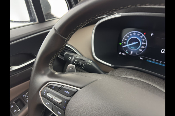 Hyundai Santa Fe 1.6 T-GDI Comfort Smart Sky AWD [ 7-Pers. ] {SoH-100%} (Plug-In) (INCL-BTW) *PANO | LEATHER | FULL-LED | ADAPTIVE-CRUISE | BLINDSPOT | MEMORY-PACK | DIGI-COCKPIT | SHIFTPADDLES | PRIVACYGLASS | NAVI-FULLMAP | KEYLESS | TOWBAR | CARBON | 19''ALU*