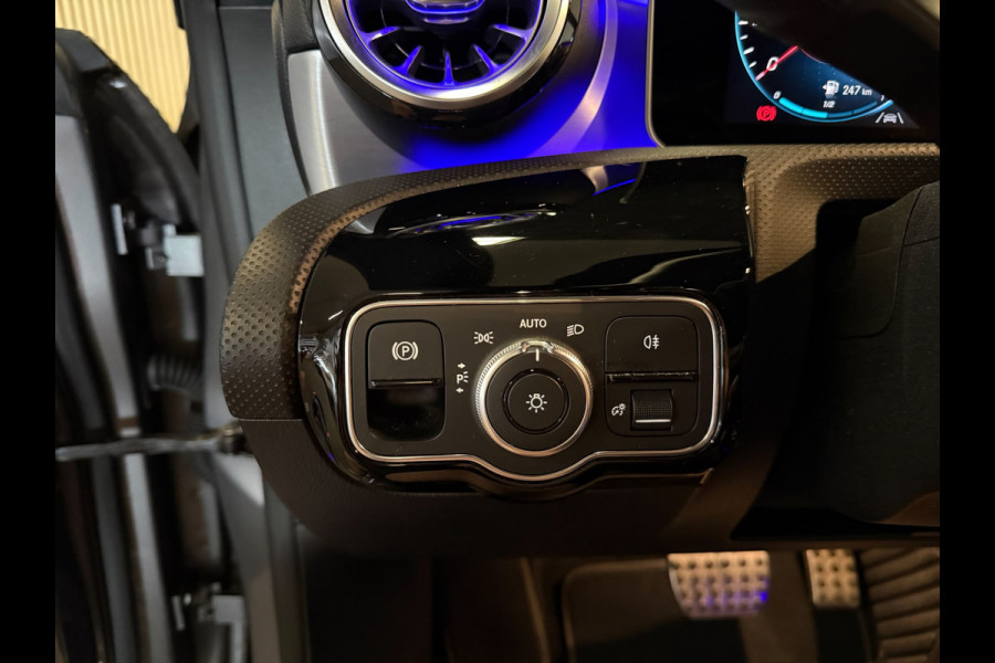Mercedes-Benz CLA-Klasse 220 AMG STYLING-CAMERA-TREKHAAK-SFEERVERLICHTING-MULTISPAAKS-BTW